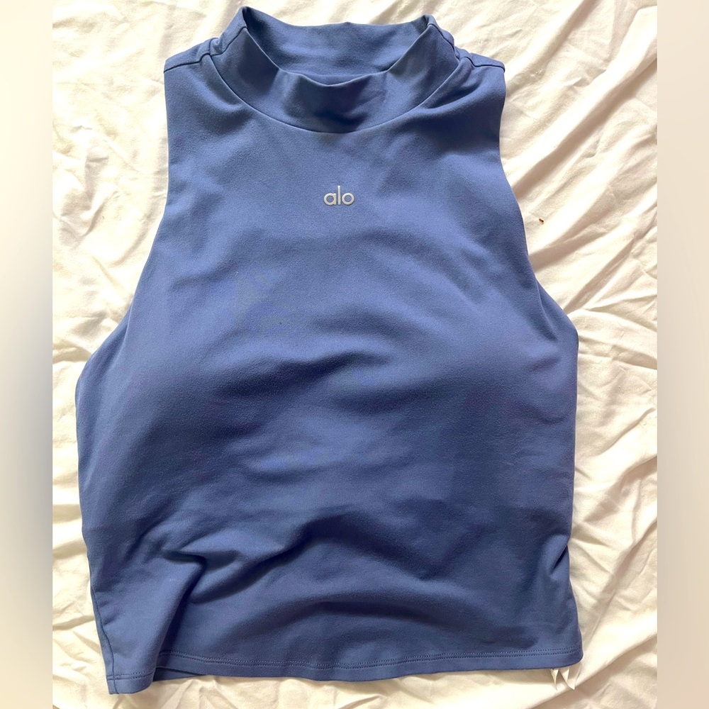 Alo yoga top almost brand new